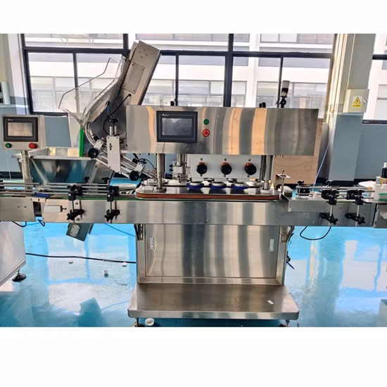 Machine de capsulage automatique de bouteilles pour bouchon en plastique à pompe
